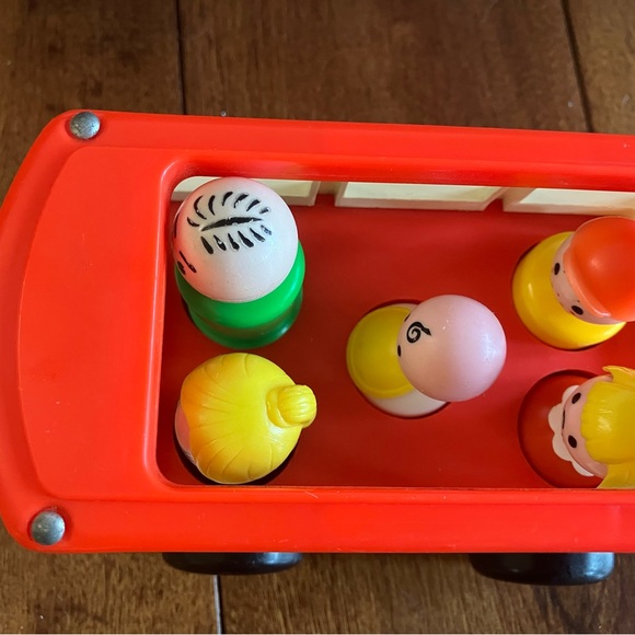 Vintage Fisher-Price mini bus with Family. - Picture 3 of 16